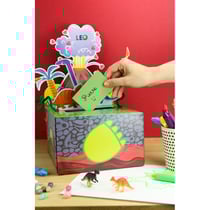 Urne Anniversaire enfant à assembler Dinosaure et Volcan 20,5 cm