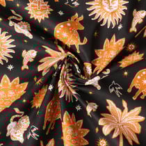 Tissu Popeline de Coton Cassiopée motif cosmique Ocre intense sur fond Noir profond