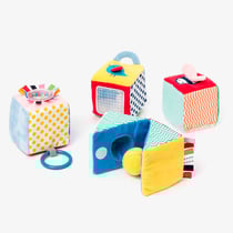 4 cubes d'éveil en tissu Oxybul