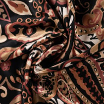 Tissu Viscose Satiné imprimé motif paisley indien Taupe sur fond Noir