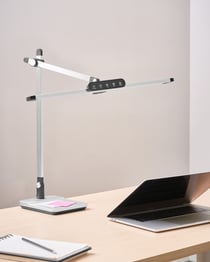 Lampe de Bureau LED Argentée avec Bras Réglable Professionnelle Variateur CCT Mode Température de Couleur