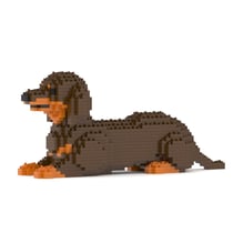 Chien Teckel couché marron et feu Taille standard | JEKCA | 14 ans et +
