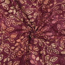 Tissu Batik de Coton galets et pétales Violine sur fond Bordeaux