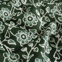Tissu  Voile de Coton Batik Fleurs Kencana sur fond Vert foncé