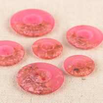 Bouton rond 2 trous copeaux 19mm fuchsia