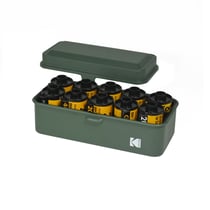 KODAK Film Case (120/135) - Boîtier Compact en Acier pour 8 Rouleaux de Film 120 ou 10 Rouleaux de Film 135, Capot Amovible, Finition Mate, Design Moderne, Protection Poussière et Humidité - Olive