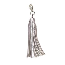Pompon avec fermoir gris argent 9cm