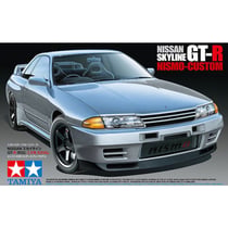 Nissan Skyline GT-R Nismo personnalisée. Ce pur-sang retard 1908s monstre a été développé pour la course de la concurrence, à sa