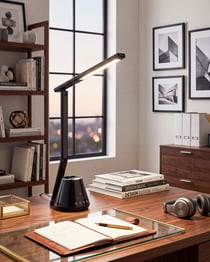 Lampe de Bureau Noire en Matériau Synthétique 3 Modes CCT Variateur Abat-Jour Réglable et Porte-Stylo Style Moderne