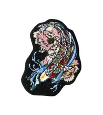 Ecusson thermocollant carpe asiatique 6x6.5cm