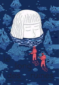 Le long des ruines