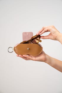 Kit en cuir Etui à lunettes - Le Pigeon-Coq - rose et camel