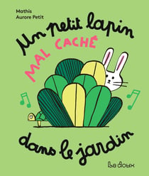 Un petit lapin mal caché dans le jardin