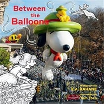 Between the balloons: my thanksgiving parade /anglais