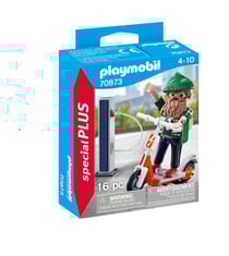 Hipster avec trotinette électrique