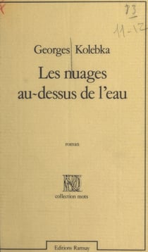 Les nuages au-dessus de l'eau
