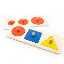 Les premiers puzzles Montessori