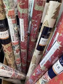 Papier cadeau trendy - 2 m x 0,7 m - Modèles aléatoires - Vendu à l'unité