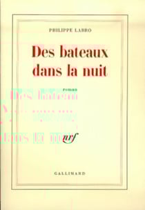 Des bateaux dans la nuit