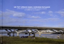 Un toit urbain dans l'horizon paysager
