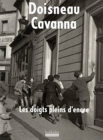 Les doigts pleins d'encre