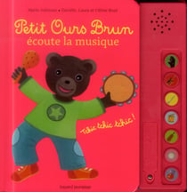 Petit ours brun écoute la musique