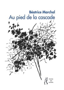 Au pied de la cascade