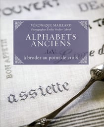Alphabets anciens à broder au point de croix