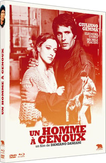 Un homme à genoux