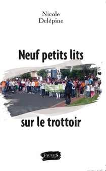 Neuf petits lits sur le trottoir