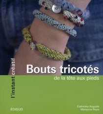 Bouts tricotés de la tête aux pieds