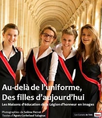 Au-delà de l'uniforme des filles d'aujourd'hui