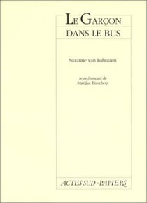 Le garçon dans le bus
