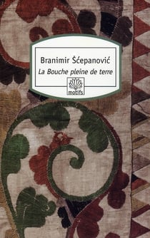 La bouche pleine de terre
