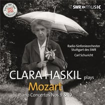Plays Mozart
