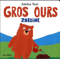 Gros ours jardine