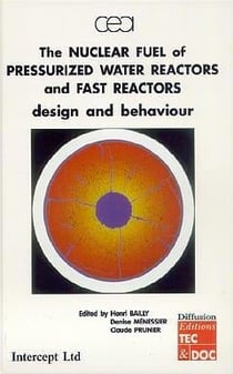 The nuclear fuel of pressurized water reactors and fast neutron reactors: design an behaviour