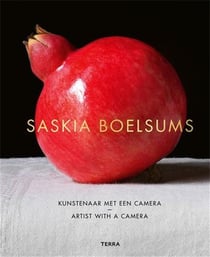 Saskia Boelsums : artist with a camera