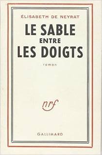 Le sable entre les doigts