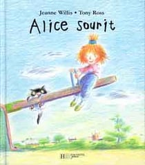 Alice sourit