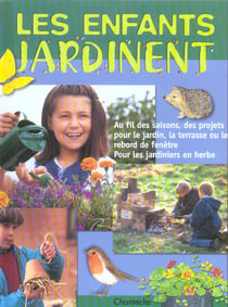 Les enfants jardinent