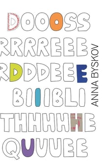 De dos, je regarde ma bibliotheque