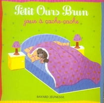 Petit ours brun joue à cache-cache