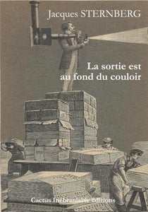 La sortie est au fond du couloir