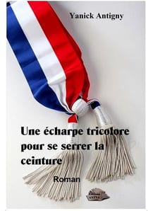 Une écharpe tricolore pour se serrer la ceinture