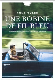 Une bobine de fil bleu