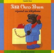 Petit ours brun repond au téléphone