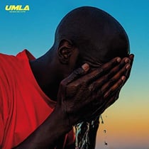 Une main lave l'autre