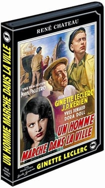 Un Homme marche dans la ville