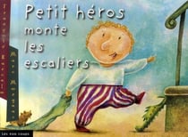 Petit héros monte les escaliers